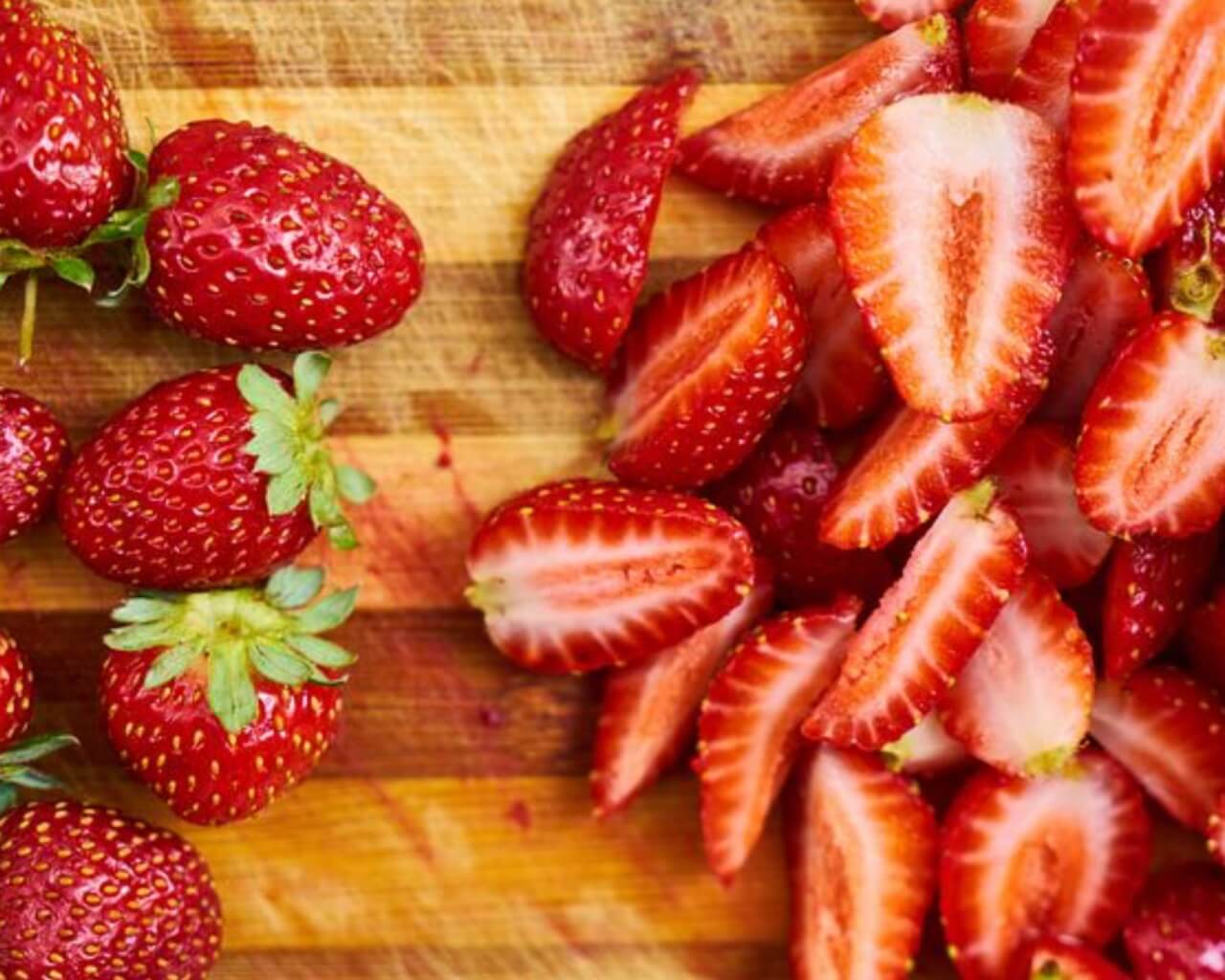 treccia di pasta sfoglia alle fragole