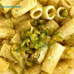 pasta al pesto di zucchine, mandorle e robiola