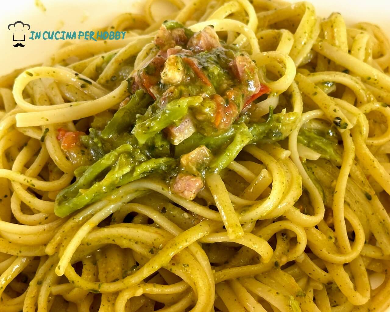 pasta broccoli pancetta e pomodorini